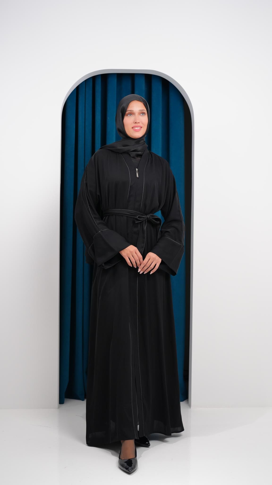 black zipper abaya with black line