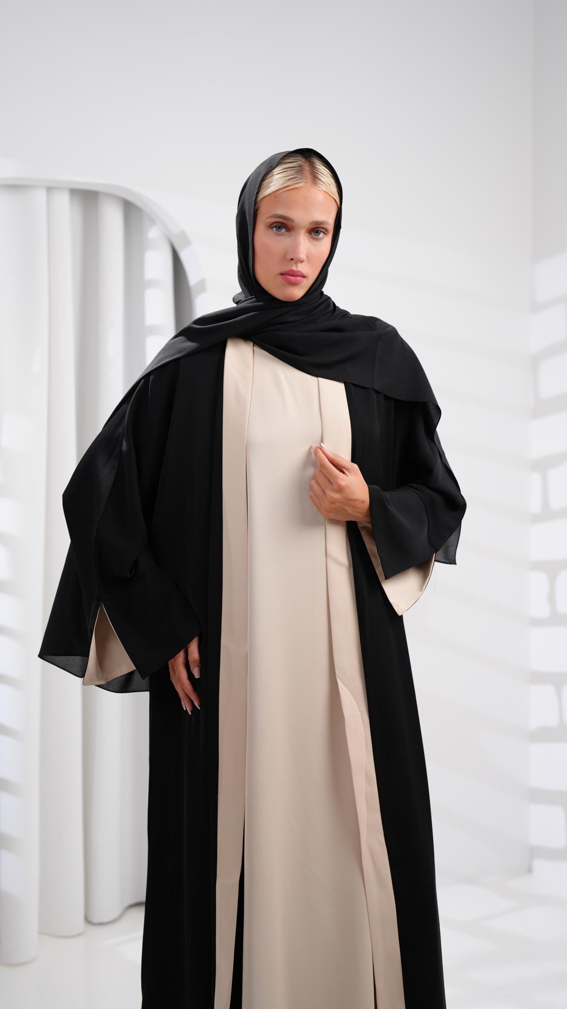 twin viadel black and beige abaya
