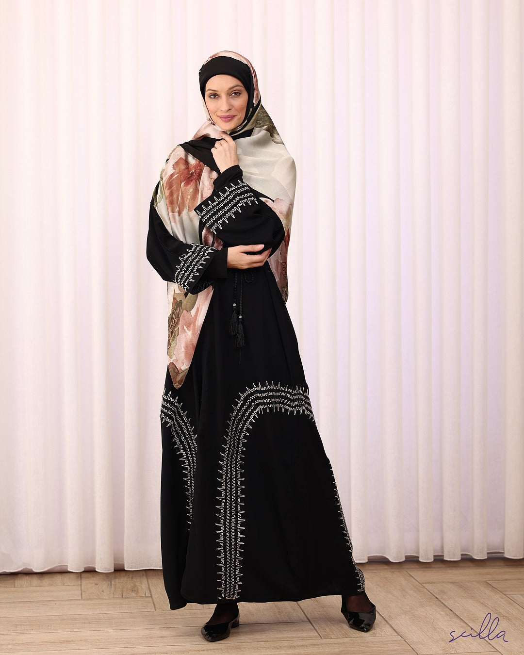 Black Heartbeat Embroidered Abaya