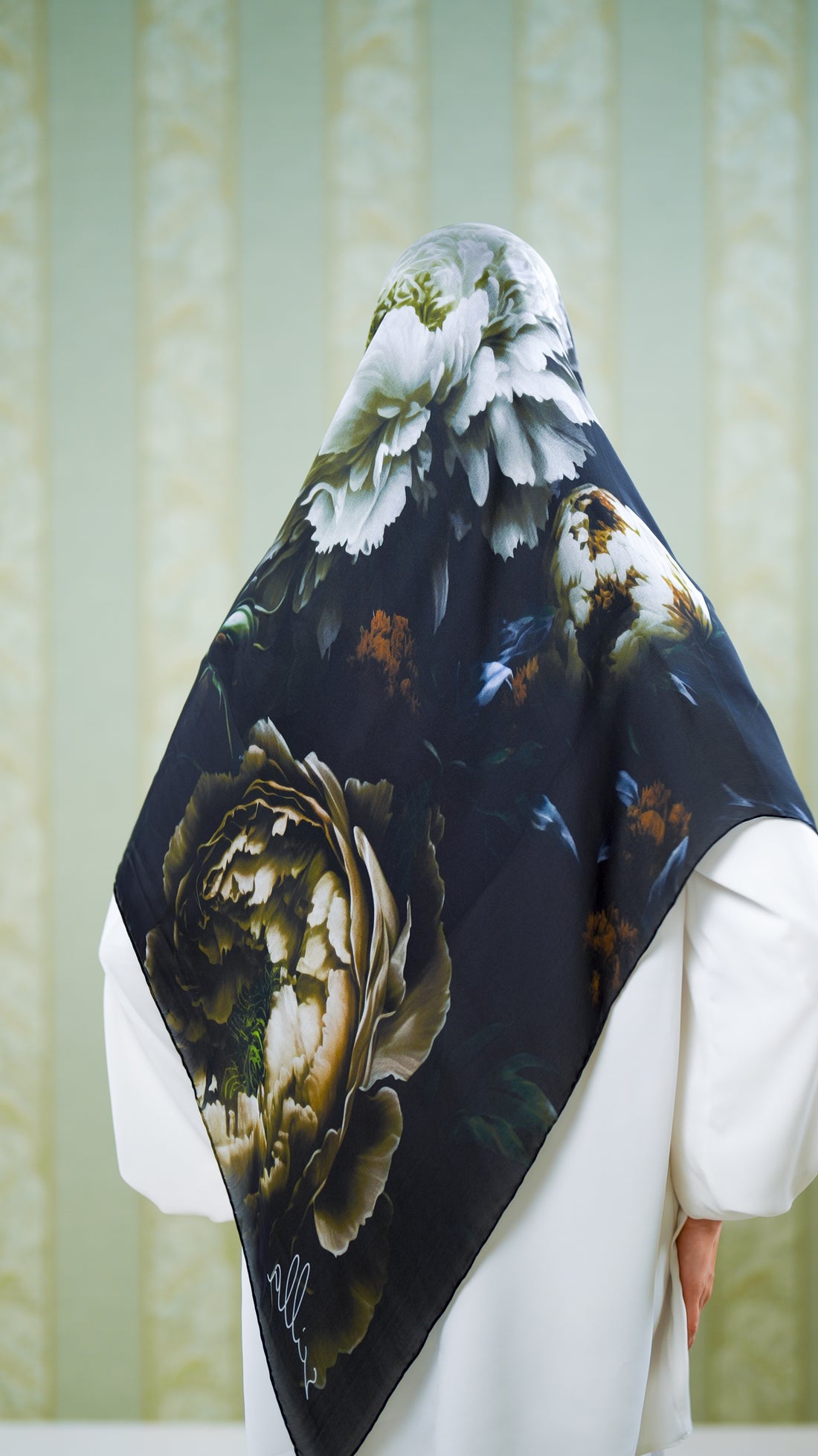 Scilla silk scarf LTR2