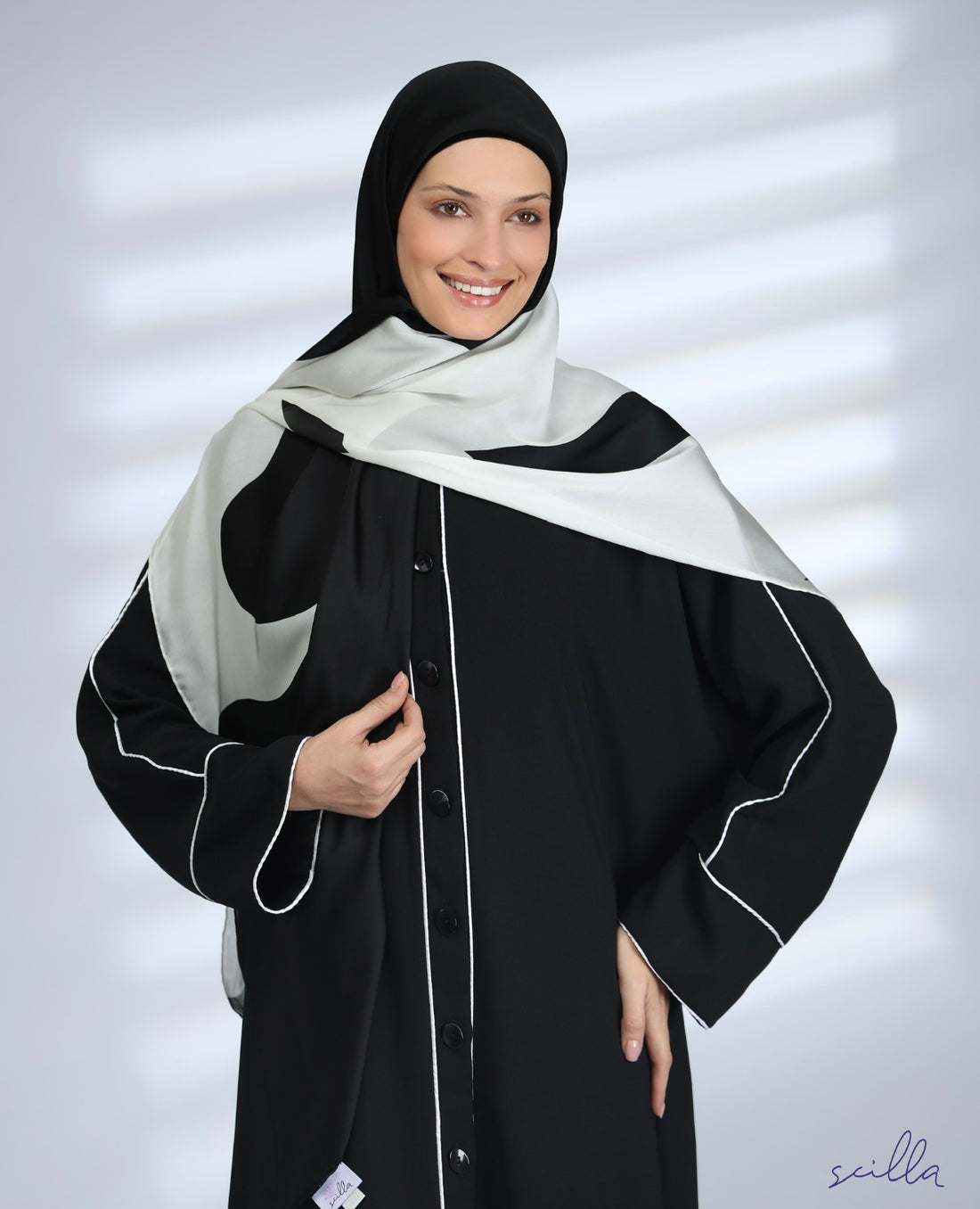 وشاح حريري من نوع سكيلا A01