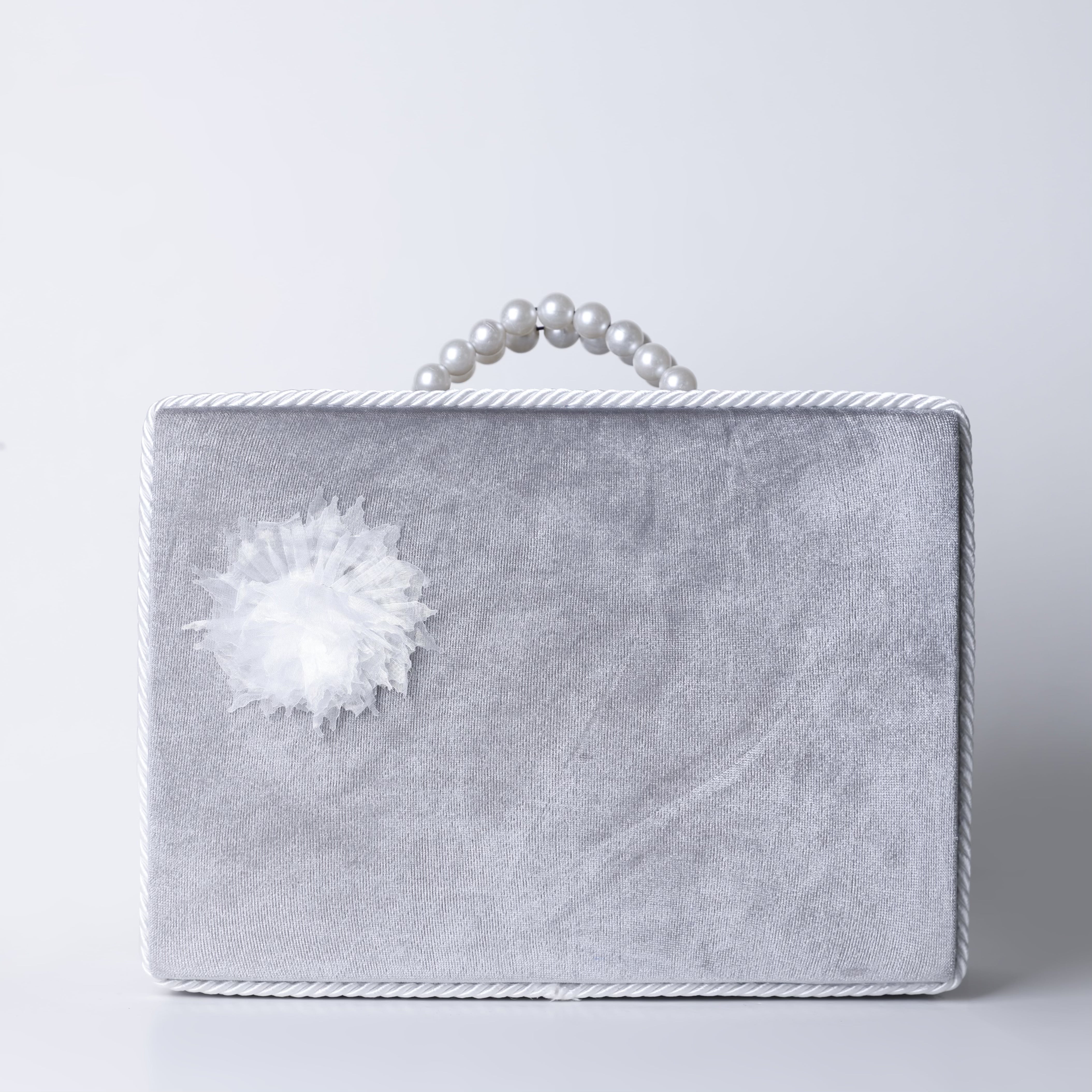 silver velvet box with pearls