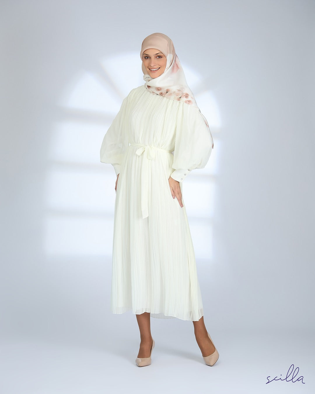 White Plisse Dress Abaya with Plain Sleeves