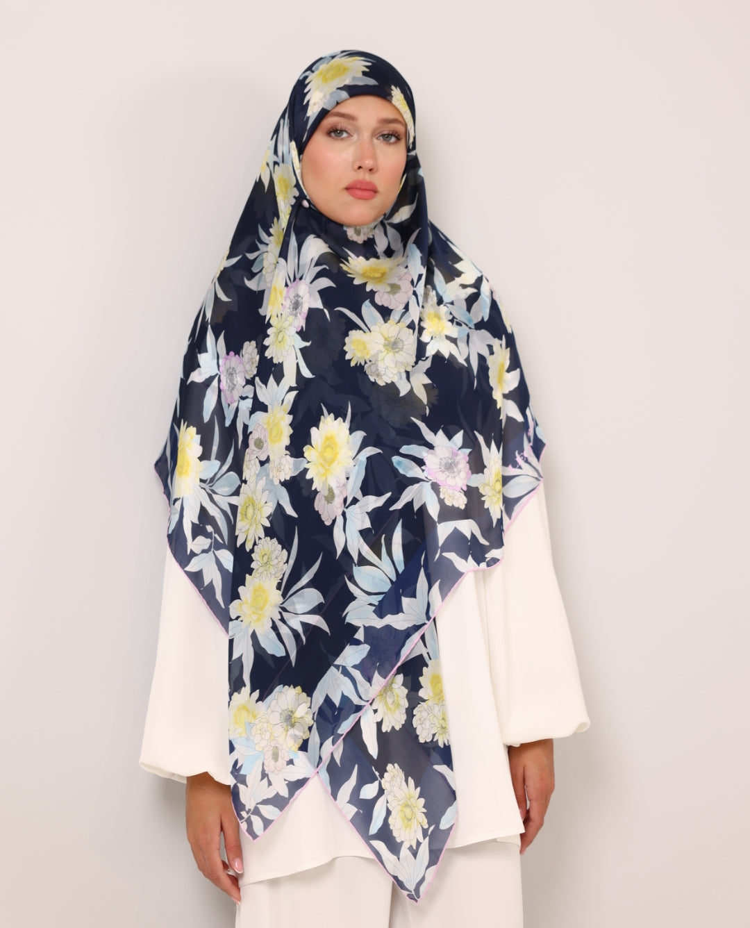 Leonard scarfs L2