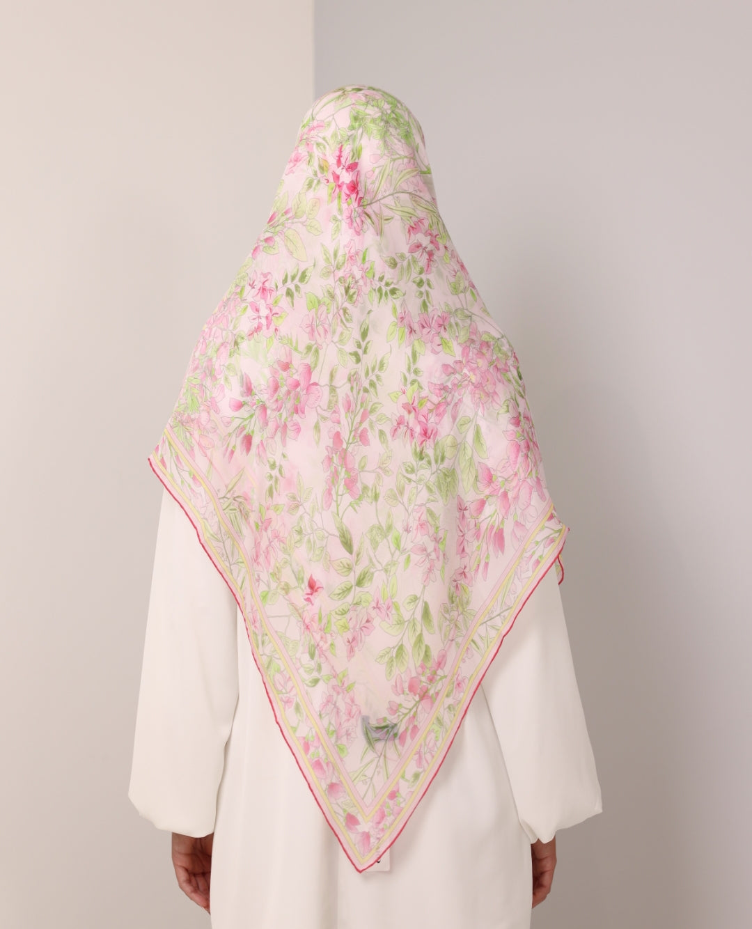 Leonard scarfs L5