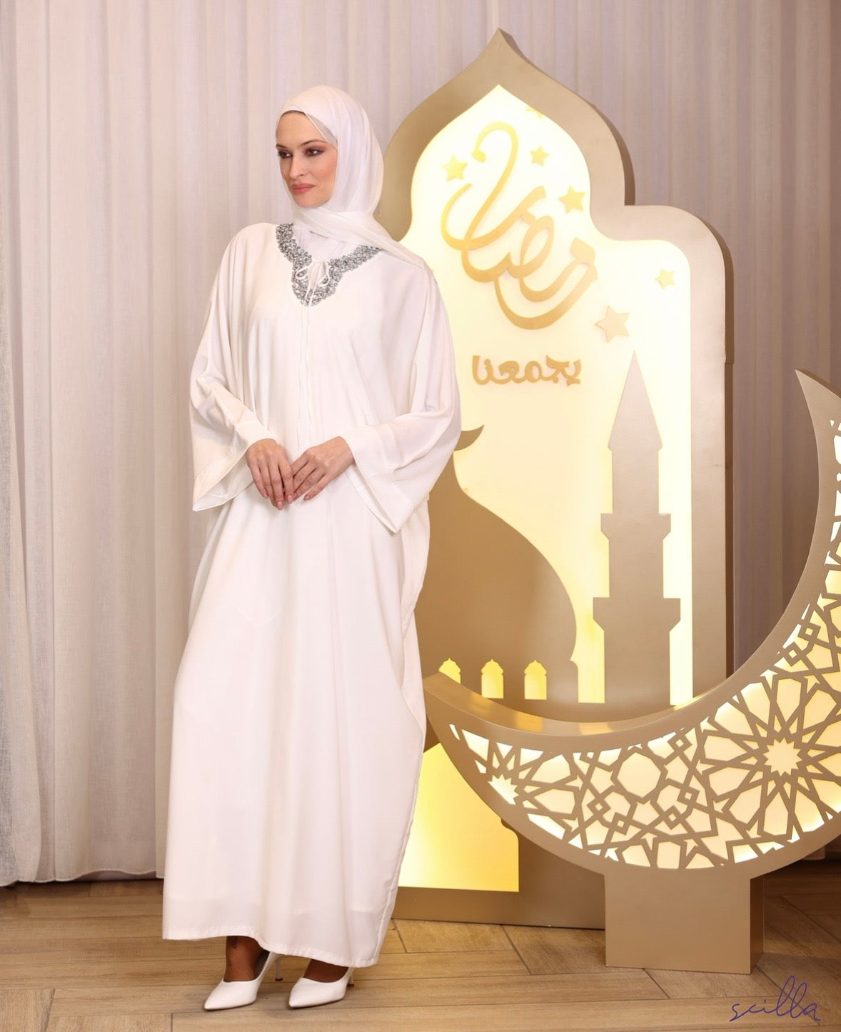 White roccobeneti abaya