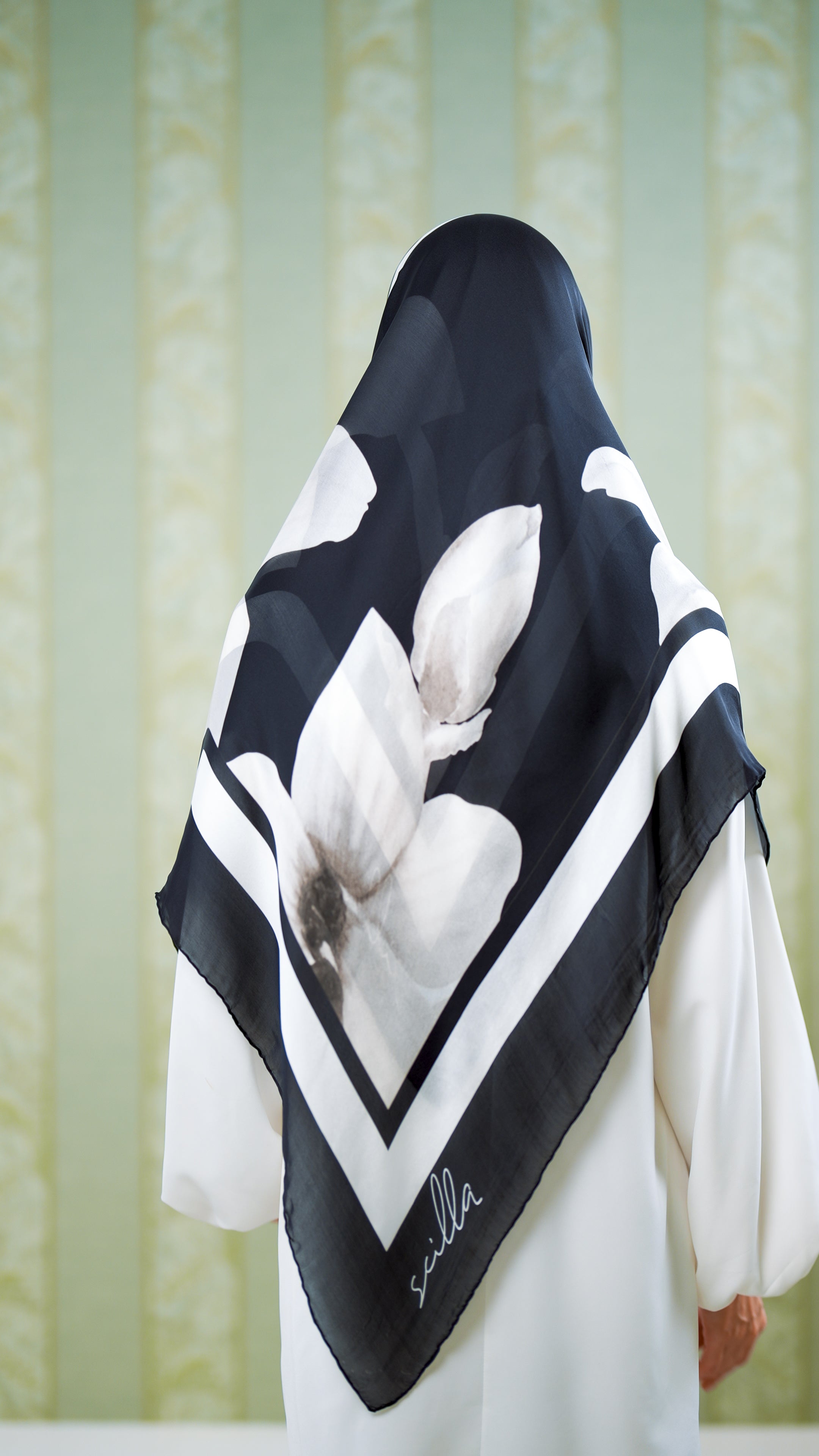 Scilla silk scarf ftr3