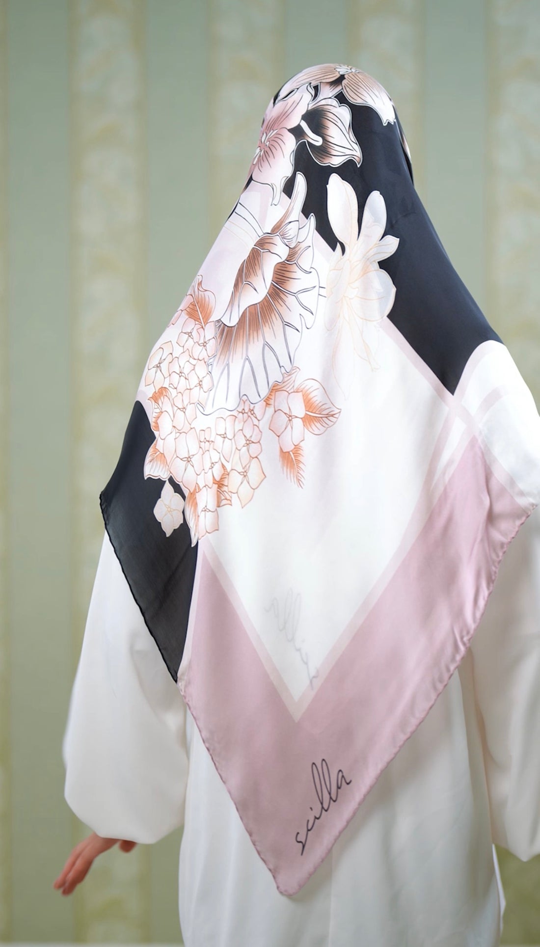 Scilla silk scarf Dtr5