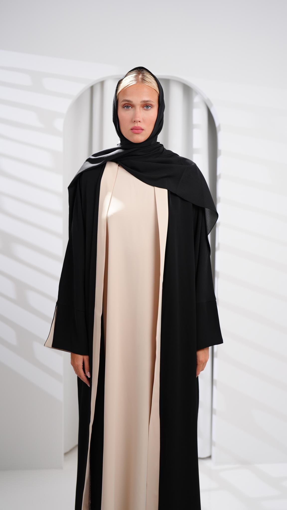 twin viadel black and beige abaya