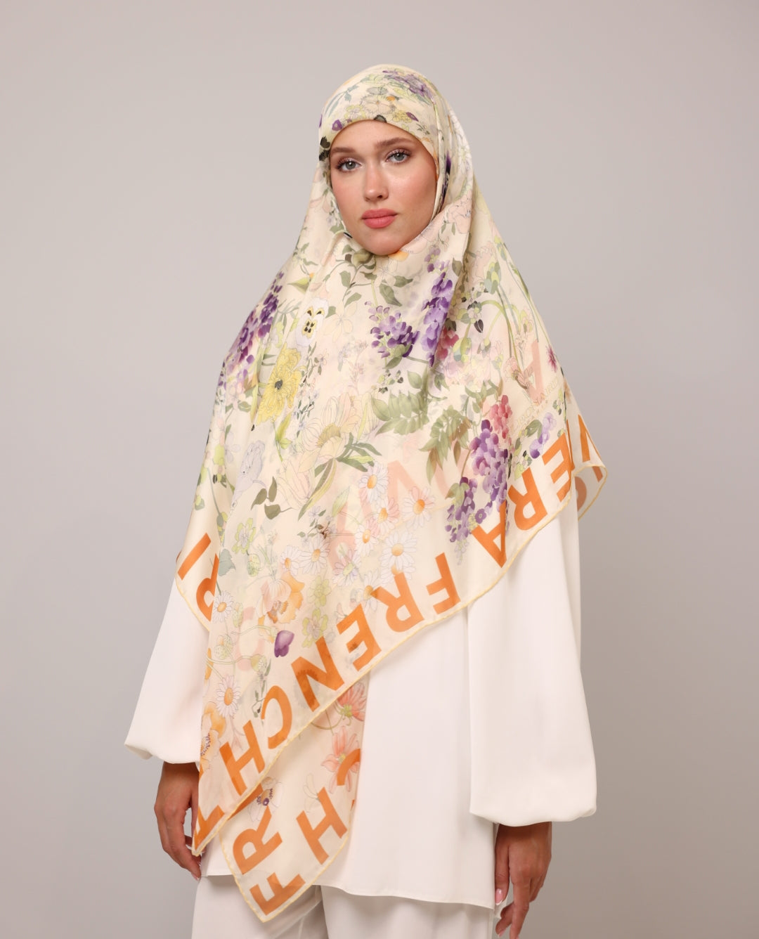 Leonard scarfs L3