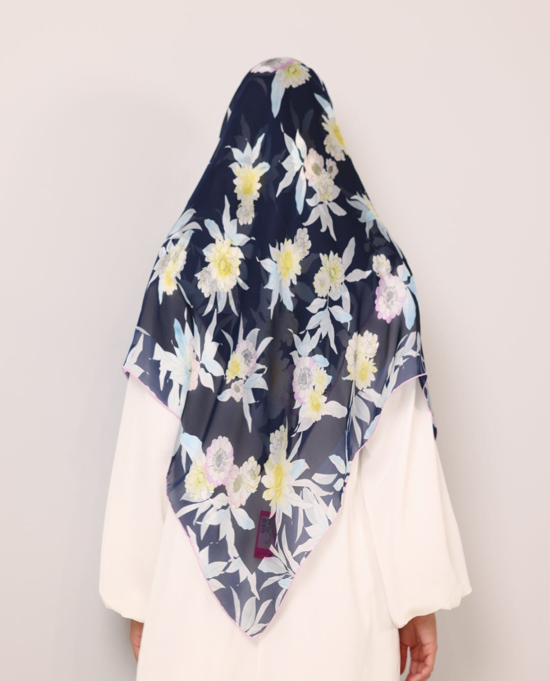Leonard scarfs L2