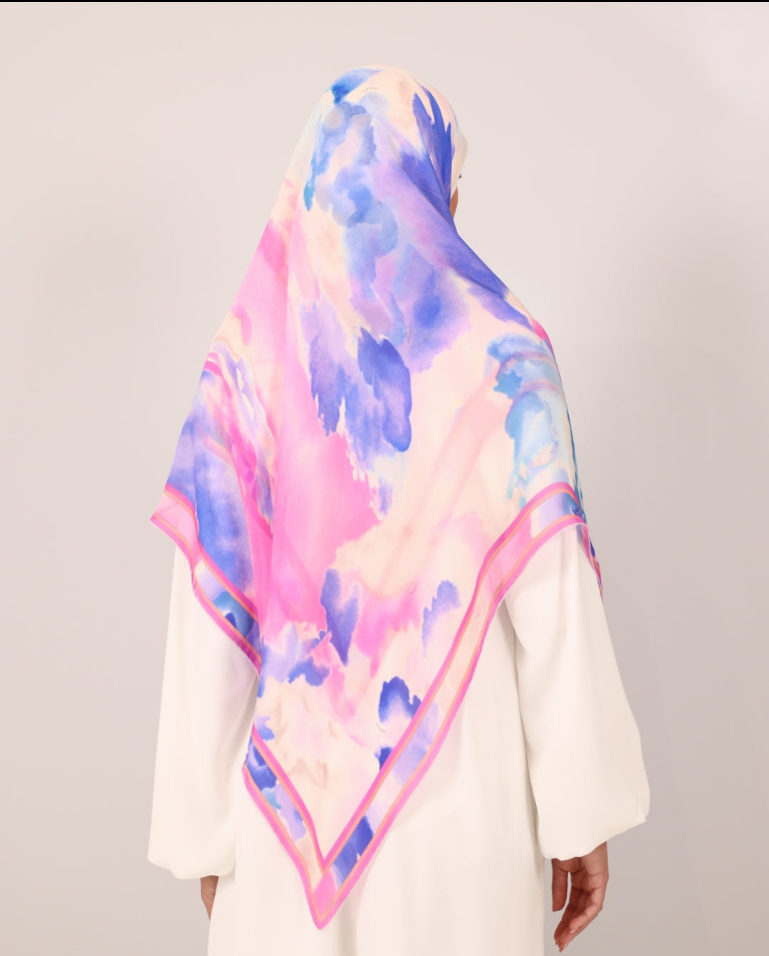 Leonard scarfs L1