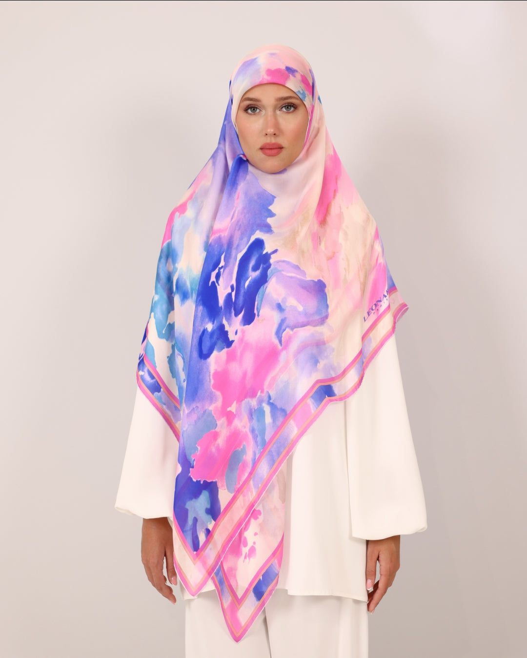 Leonard scarfs L1